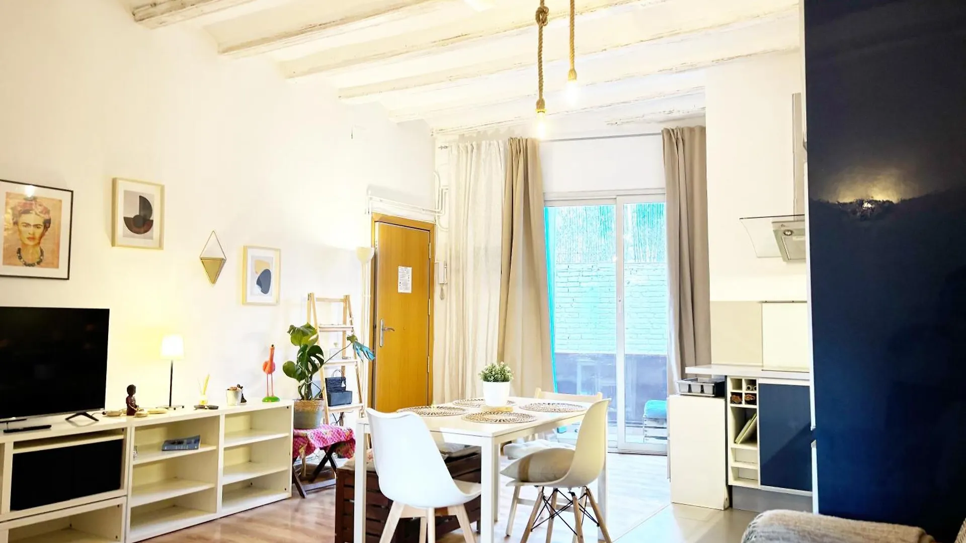 Modern Flat Poble Nou location